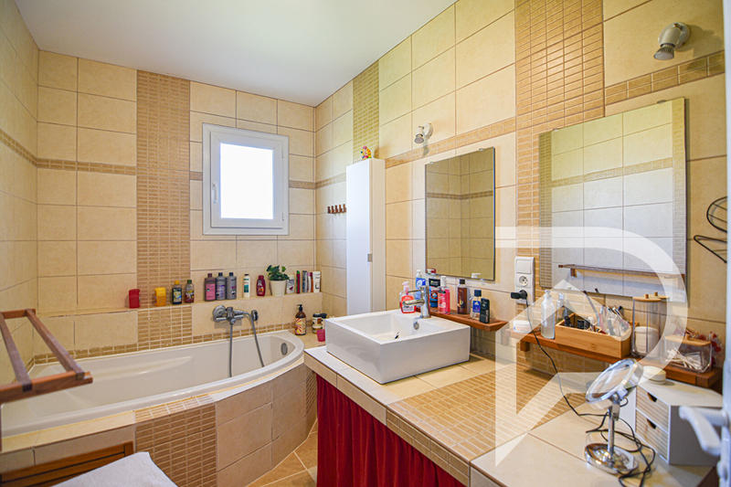 Maison - 197 m² - 6 pièces