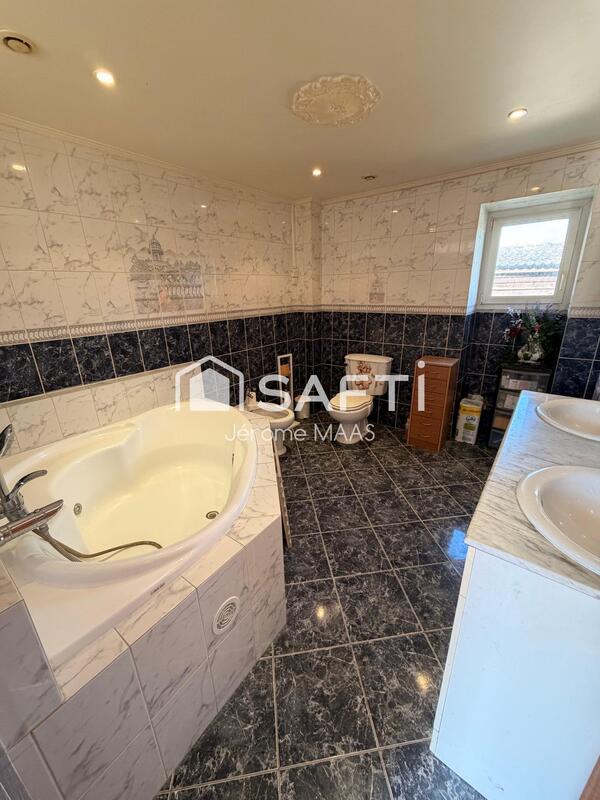 Maison - 185 m² - 6 pièces