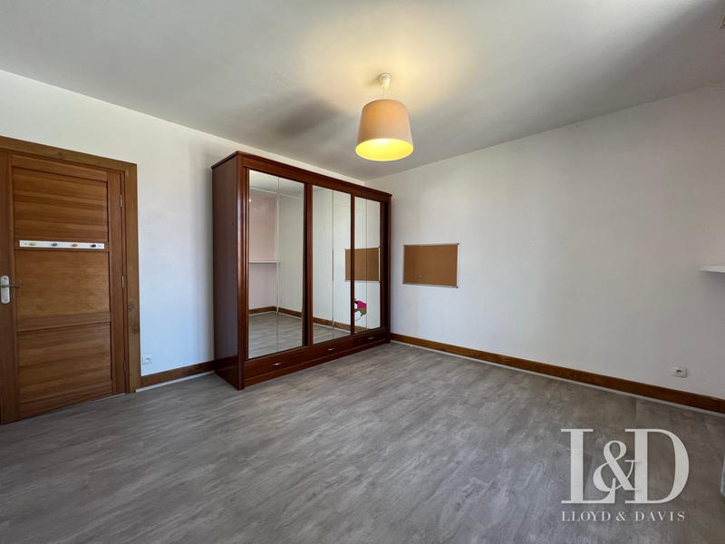 Maison - 460 m² - 18 pièces