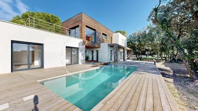 Propriété - 210 m² - 5 pièces