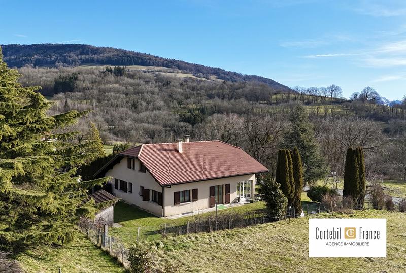 Maison traditionnelle - 320 m² - 5 pièces