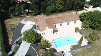 Propriété - 200 m² - 6 pièces