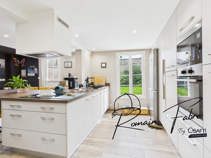 Maison - 221 m² - 6 pièces