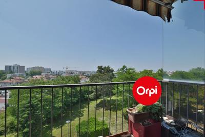 Appartement - 90 m² - 5 pièces