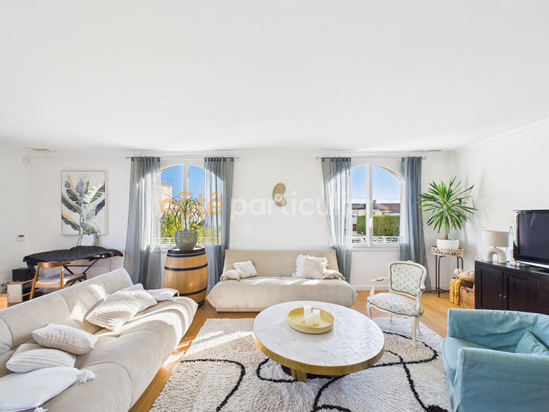 Maison - 225 m² - 10 pièces