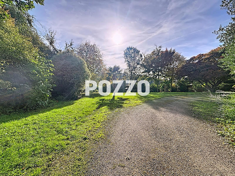 Maison - 210 m² - 9 pièces