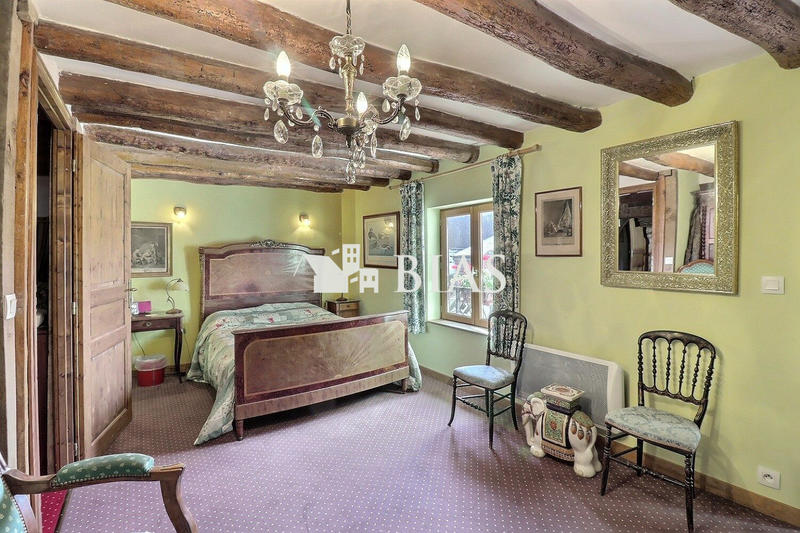 Maison ancienne - 208 m² - 6 pièces