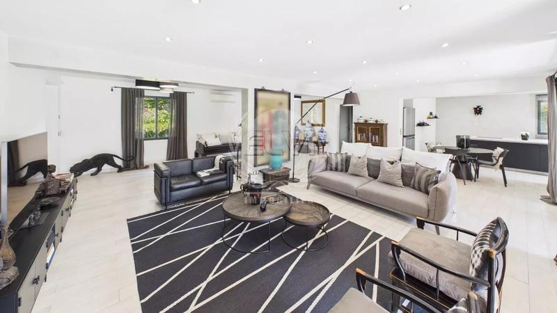 Maison - 283 m² - 5 pièces