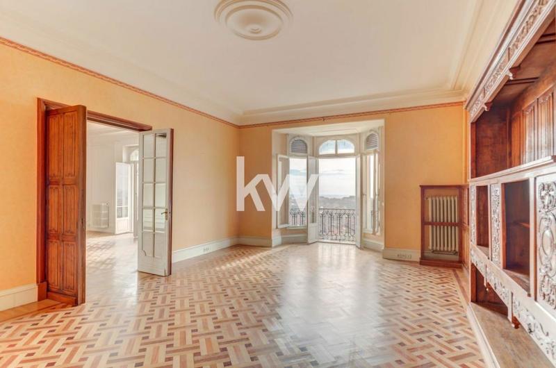 Appartement - 242 m² - 4 pièces