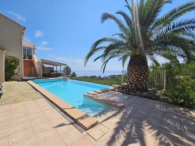 Villa - 242 m² - 9 pièces