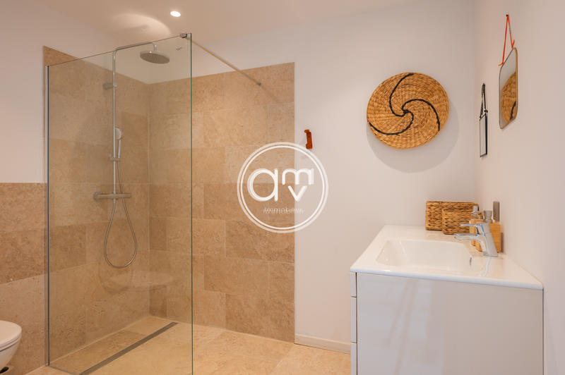 Villa - 331 m² - 8 pièces