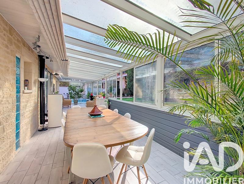 Maison - 230 m² - 6 pièces