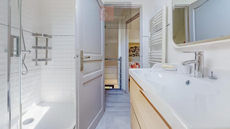 Maison - 260 m² - 7 pièces