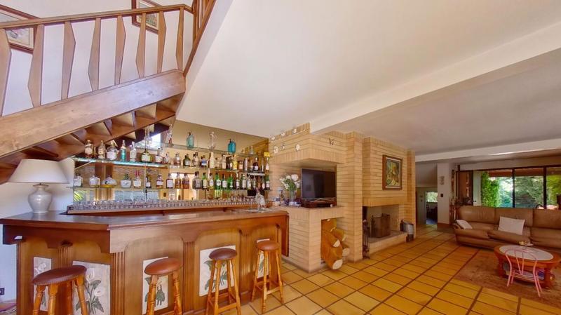 Maison - 340 m² - 6 pièces