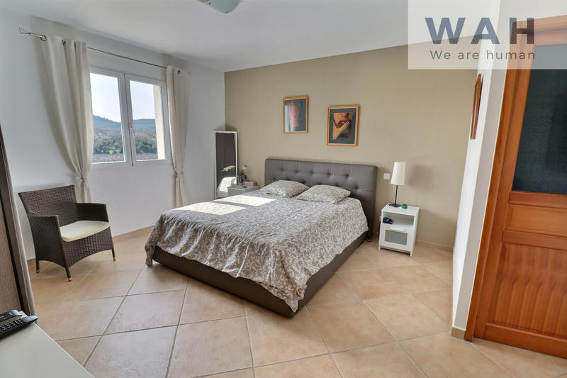 Maison - 197 m² - 5 pièces