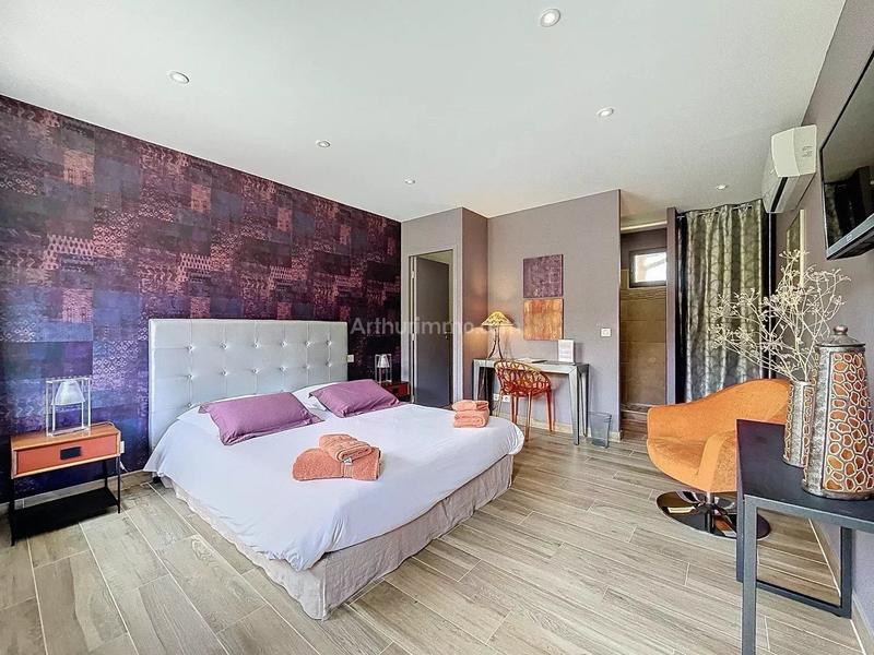 Maison - 215 m² - 7 pièces