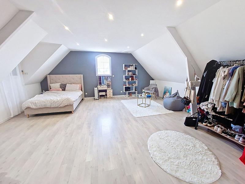 Maison - 327 m² - 9 pièces