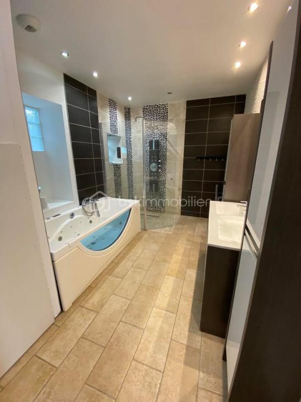 Propriété - 280 m² - 7 pièces