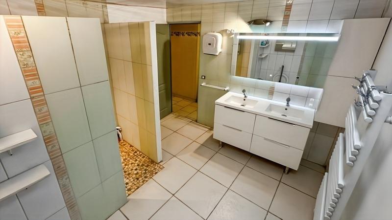 Maison - 252 m² - 9 pièces