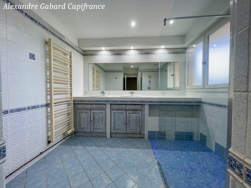 Maison - 206 m² - 9 pièces