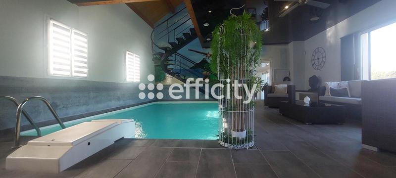 Maison - 213 m² - 9 pièces