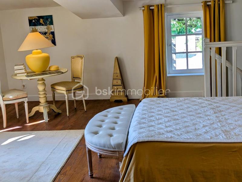 Maison - 296 m² - 9 pièces