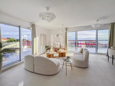 Penthouse - 112 m² - 4 pièces