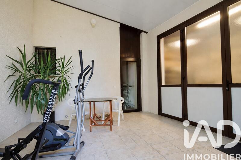 Maison - 260 m² - 7 pièces