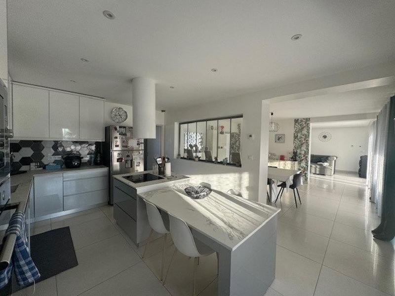 Maison - 225 m² - 10 pièces