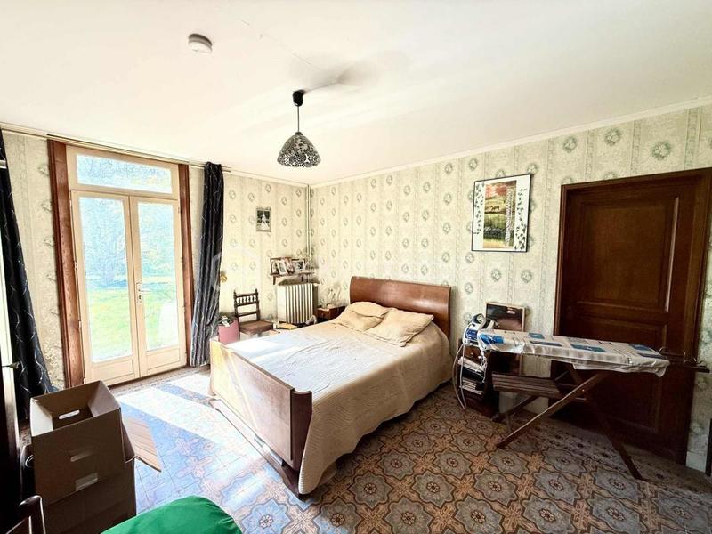 Maison - 256 m² - 9 pièces