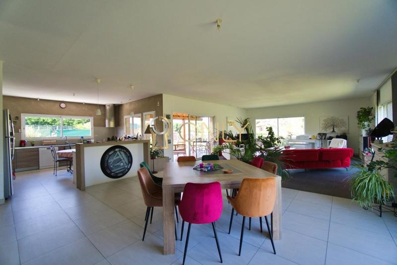 Maison - 228 m² - 6 pièces