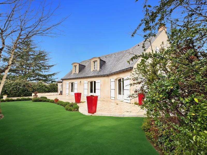 Maison - 250 m² - 7 pièces