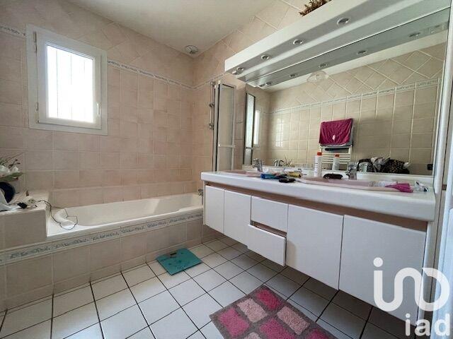 Maison - 231 m² - 8 pièces