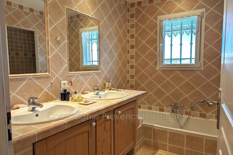 Propriété - 198 m² - 6 pièces