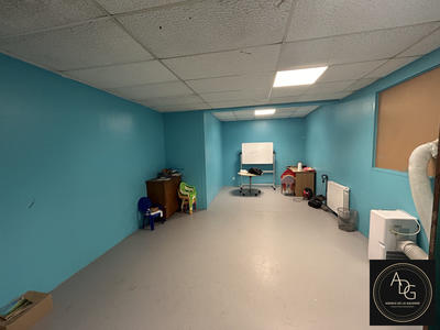 Local d'activités - 100 m² - 4 pièces
