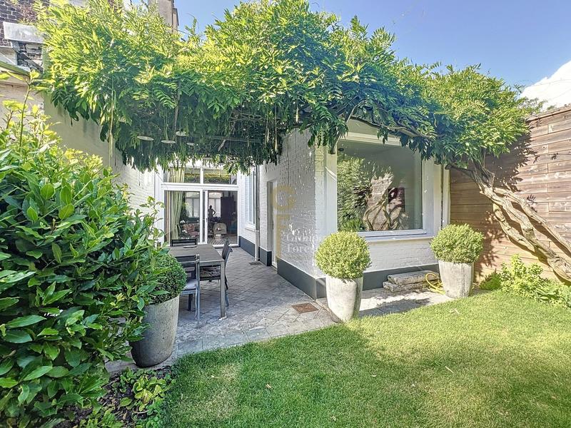 Maison - 210 m² - 8 pièces