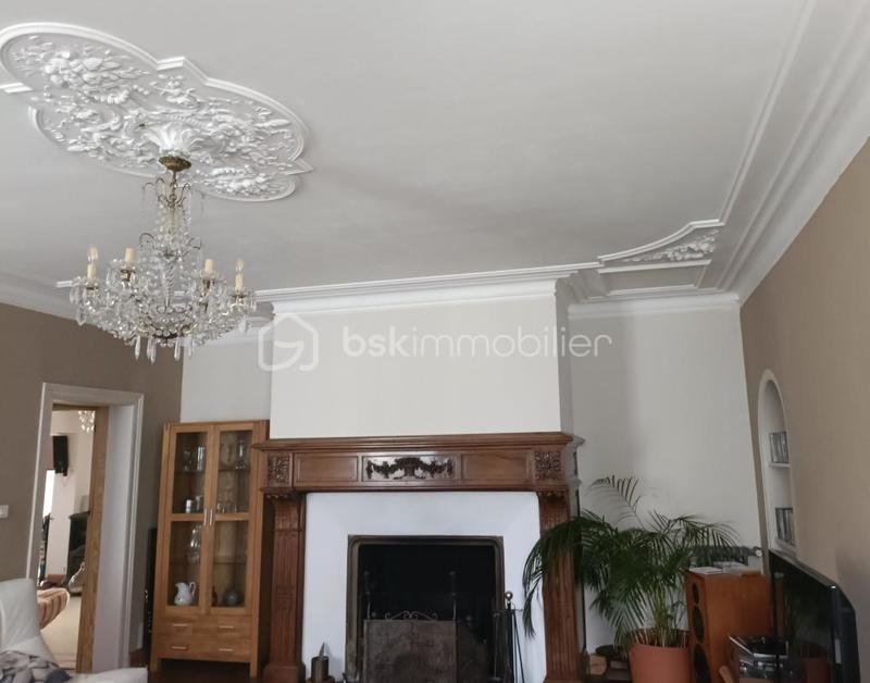 Demeure - 255 m² - 12 pièces