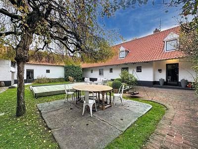 Maison - 334 m² - 7 pièces