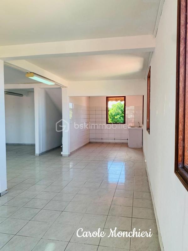 Local commercial - 108 m² - 1 pièce