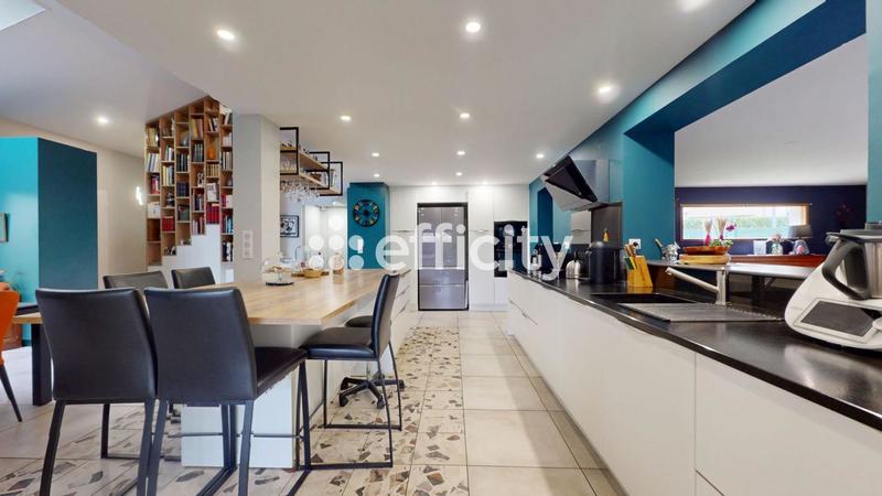 Maison - 210 m² - 8 pièces