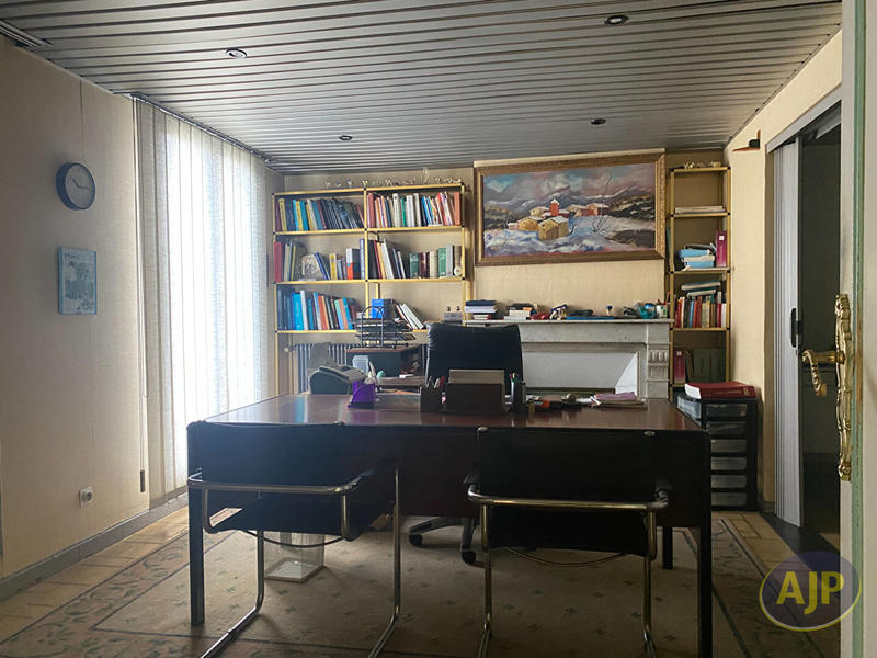 Maison - 220 m² - 8 pièces