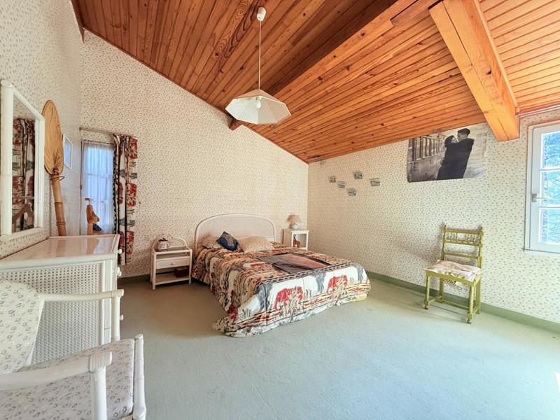 Maison - 220 m² - 8 pièces