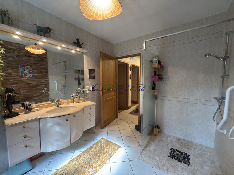 Maison - 467 m² - 11 pièces