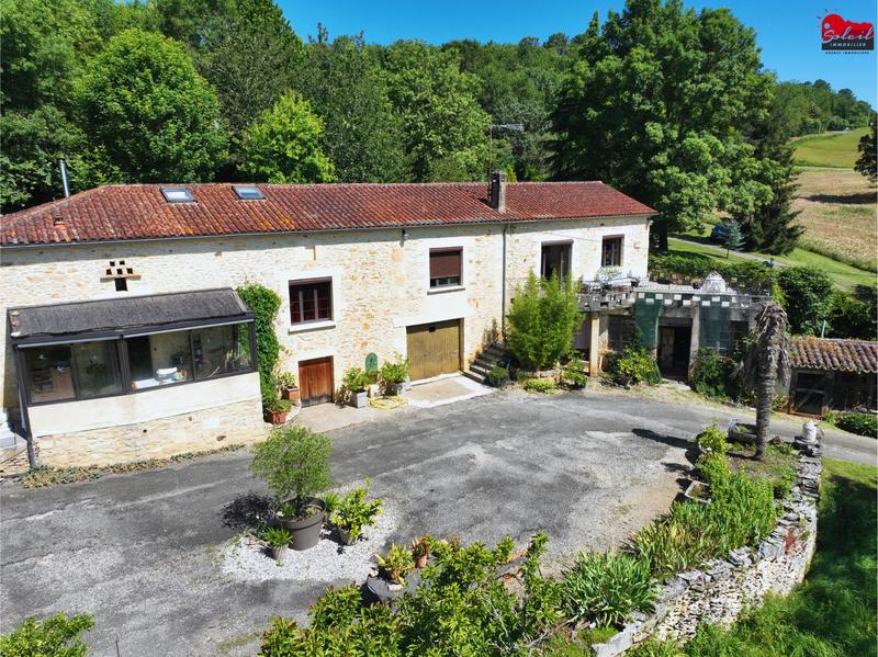 Maison - 220 m² - 9 pièces