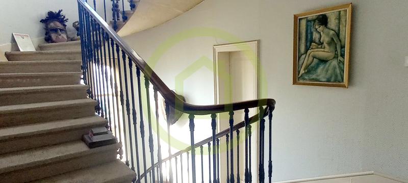 Maison - 374 m² - 14 pièces