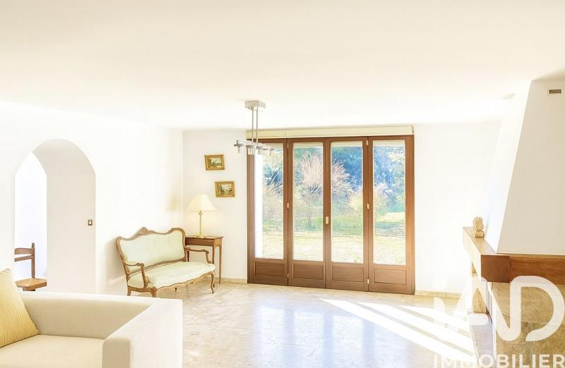 Maison - 241 m² - 8 pièces