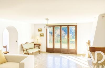 Maison - 241 m² - 8 pièces