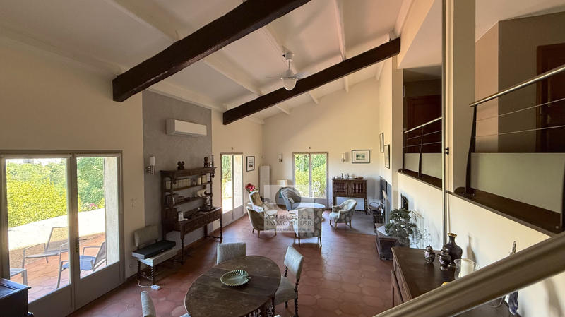 Maison - 225 m² - 10 pièces