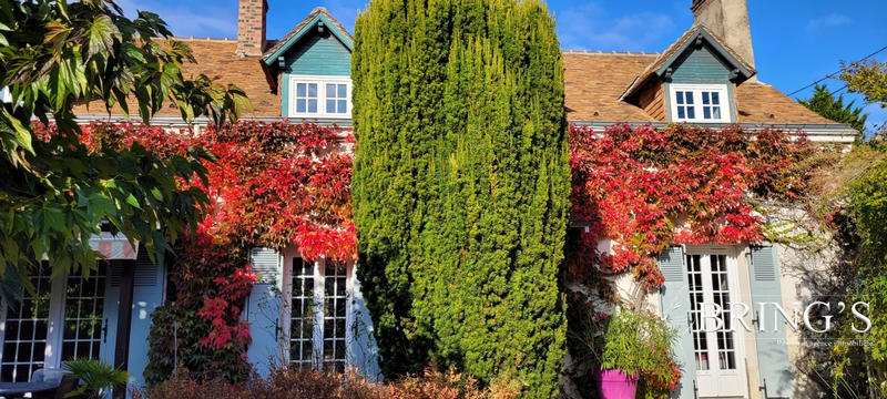 Maison - 250 m² - 9 pièces