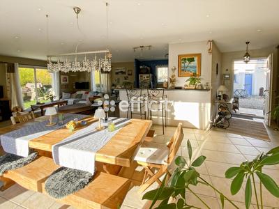 Maison - 140 m² - 5 pièces